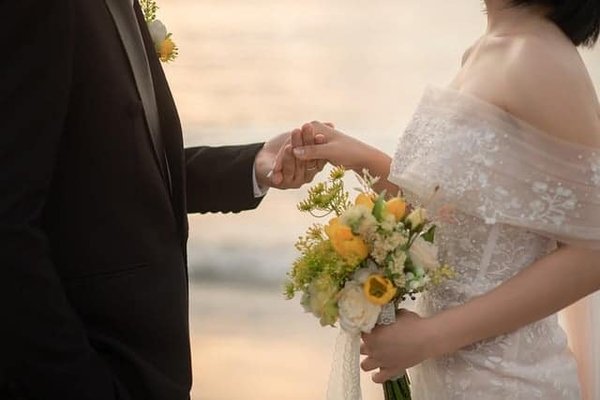 Farandole de gâteaux de mariage : Comment choisir la douce symphonie de votre jour J