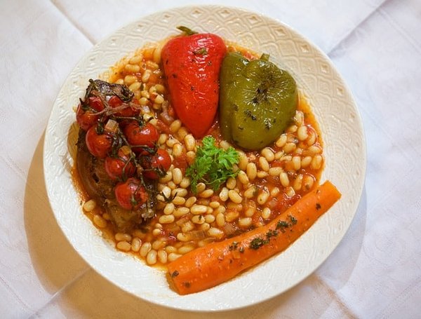 Découvrez la Vraie Recette du Cassoulet Toulousain : Saveurs d'Autan et Astuces de Chefs